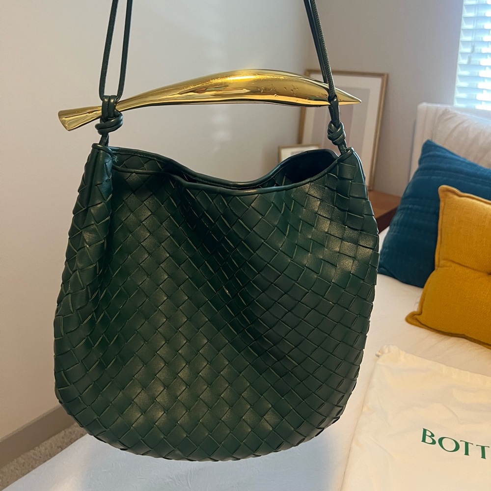 Bottega Veneta Emerald green sardine medium size handbag.
